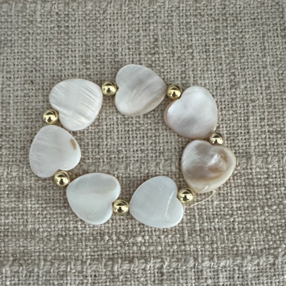 Jewelry - Mother of Pearl heart bracelet (stretch)
